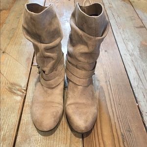 Light gray Aldo slouchy boots comfort and cute 9